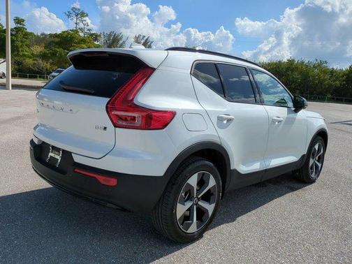 2026 Volvo XC40 B5 Plus