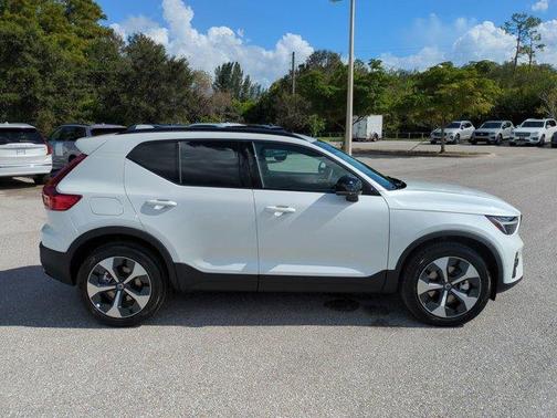 2026 Volvo XC40 B5 Plus