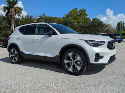 2026 Volvo XC40 B5 Plus