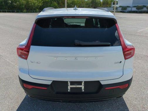 2026 Volvo XC40 B5 Plus