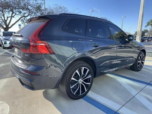 2024 Volvo XC60 B5 Plus Dark Theme