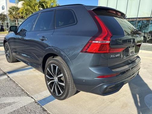 2024 Volvo XC60 B5 Plus Dark Theme