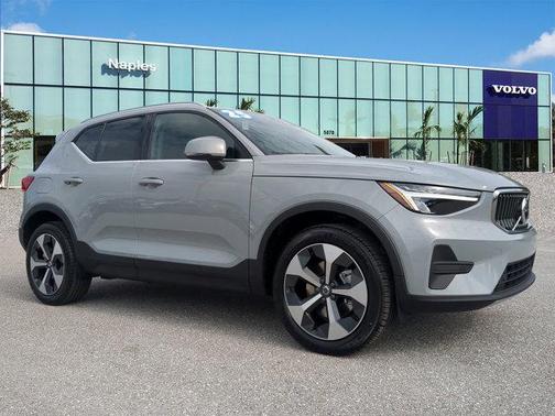 2025 Volvo XC40 B5 Core Bright Theme