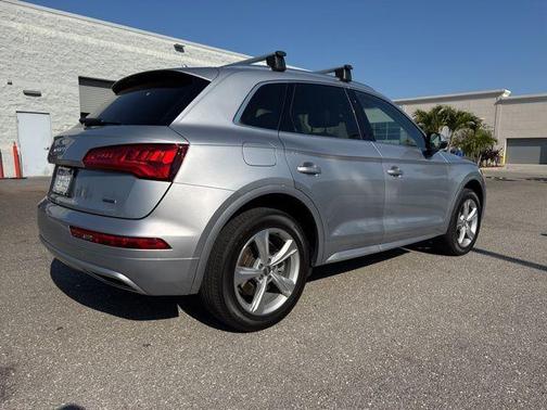 Florett Silver Metallic 2020 Audi Q5 45 Premium