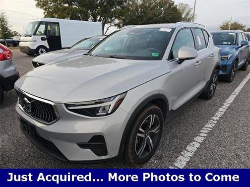 2025 Volvo XC40 B5 Core Bright Theme