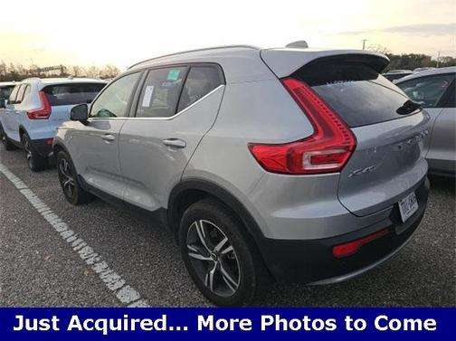 2025 Volvo XC40 B5 Core Bright Theme