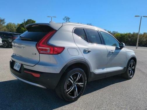 2025 Volvo XC40 B5 Core Bright Theme