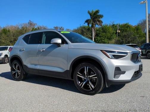 2025 Volvo XC40 B5 Core Bright Theme