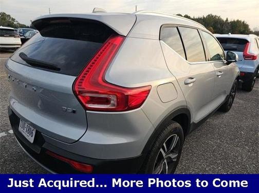 2025 Volvo XC40 B5 Core Bright Theme