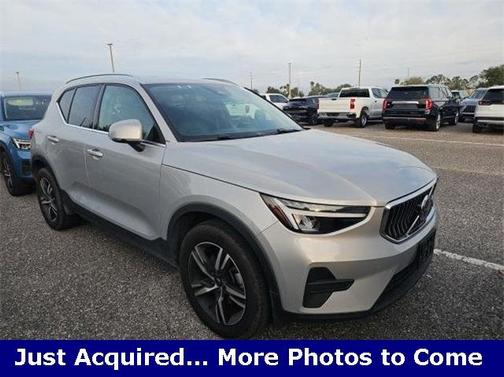 2025 Volvo XC40 B5 Core Bright Theme