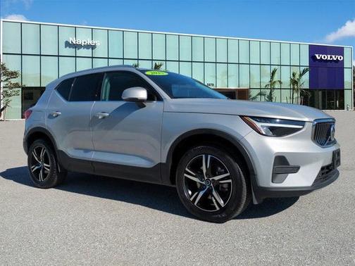 2025 Volvo XC40 B5 Core Bright Theme