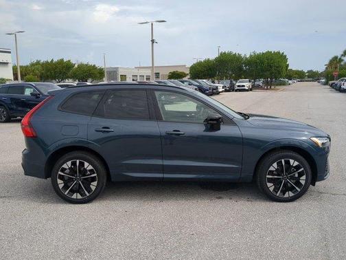 2026 Volvo XC60 PLUS