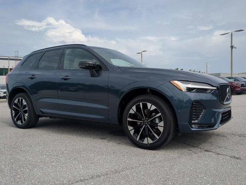 2026 Volvo XC60 PLUS