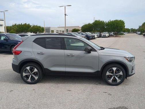2026 Volvo XC40 B5 Plus