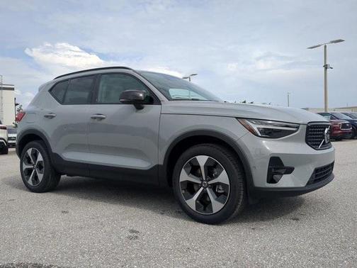 2026 Volvo XC40 B5 Plus