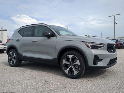 2026 Volvo XC40 B5 Plus
