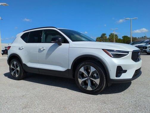 2026 Volvo XC40 B5 Plus