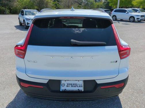 2026 Volvo XC40 B5 Plus