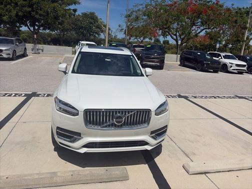 Crystal White 2024 Volvo XC90 Recharge Plug-In Hybrid T8 Ultimate Bright Theme 7-Seater