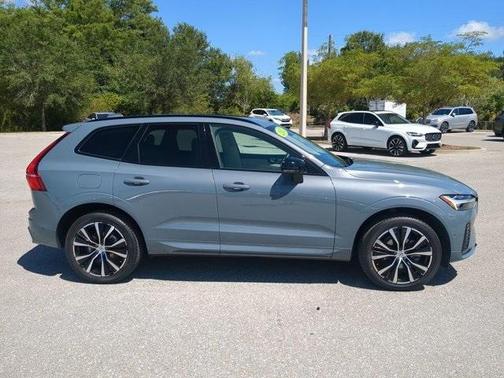 2023 Volvo XC60 B5 Plus Dark Theme