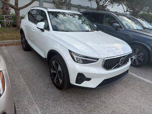 2024 Volvo XC40 B5 Plus Bright Theme