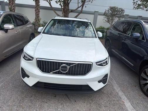 2024 Volvo XC40 B5 Plus Bright Theme