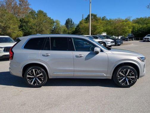 2025 Volvo XC90 B5 Core