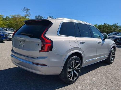 2025 Volvo XC90 B5 Core