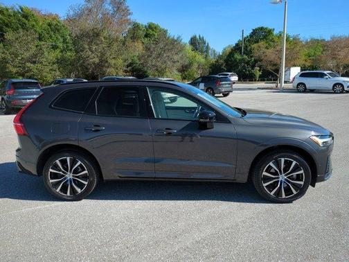 2023 Volvo XC60 B5 Plus Dark Theme