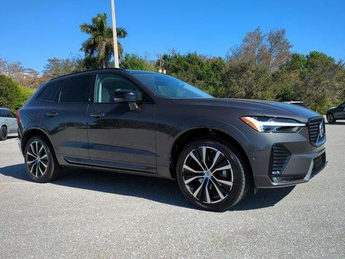 2023 Volvo XC60 B5 Plus Dark Theme