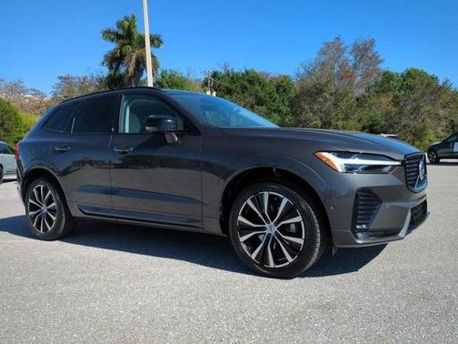 2023 Volvo XC60 B5 Plus Dark Theme