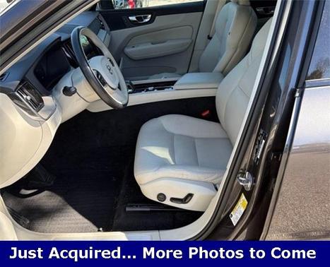 2023 Volvo XC60 B5 Plus Dark Theme