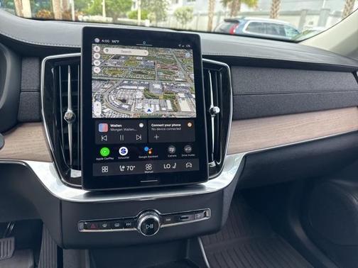2025 Volvo XC90 B5 Plus