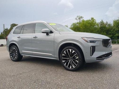 2025 Volvo XC90 B5 Plus