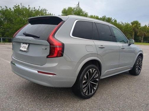 2025 Volvo XC90 B5 Plus