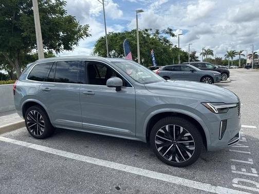 2025 Volvo XC90 B5 Plus