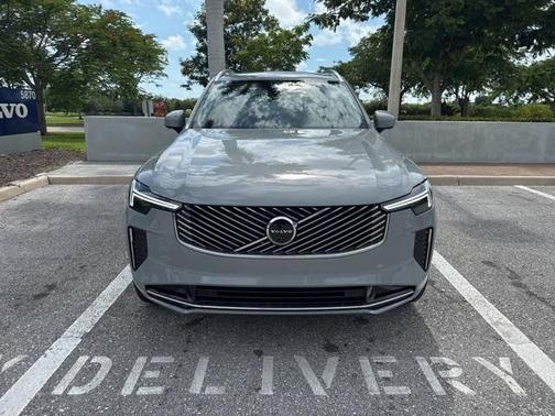 2025 Volvo XC90 B5 Plus