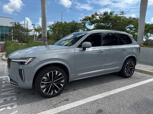2025 Volvo XC90 B5 Plus