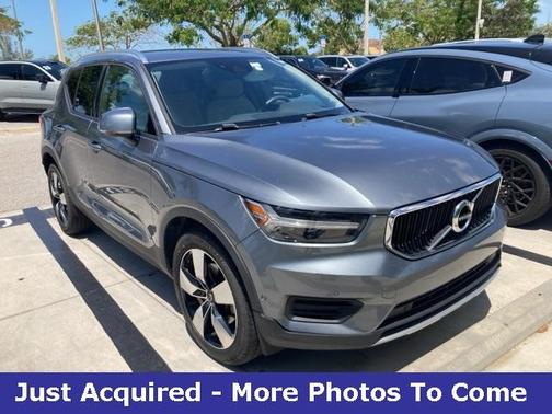 2019 Volvo XC40 T5 Momentum