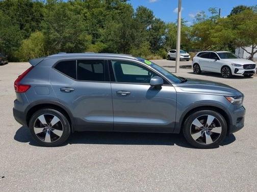 2019 Volvo XC40 T5 Momentum