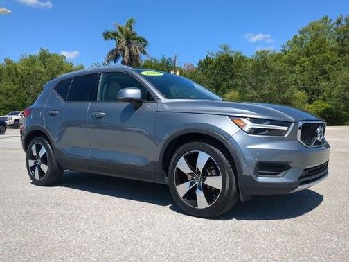 2019 Volvo XC40 T5 Momentum