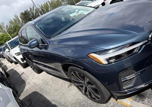 2023 Volvo XC60 B5 Ultimate Bright Theme