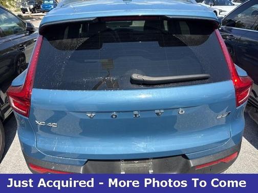 2023 Volvo XC40 B5 Plus Bright Theme