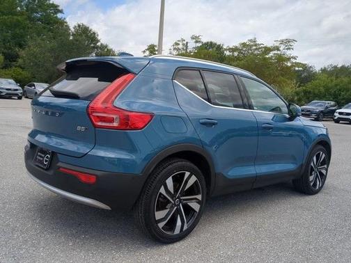 2023 Volvo XC40 B5 Plus Bright Theme