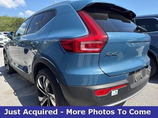2023 Volvo XC40 B5 Plus Bright Theme