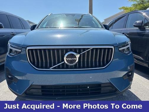 2023 Volvo XC40 B5 Plus Bright Theme