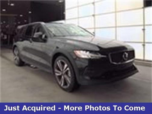 2024 Volvo V60 Cross Country B5 Plus