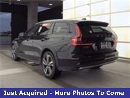 2024 Volvo V60 Cross Country B5 Plus