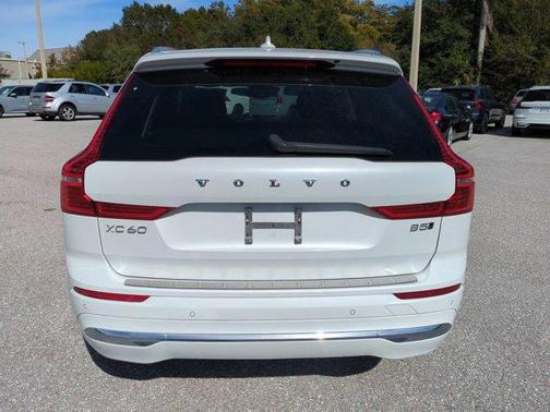 2023 Volvo XC60 B5 Plus Bright Theme