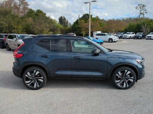 2026 Volvo XC40 B5 Ultra